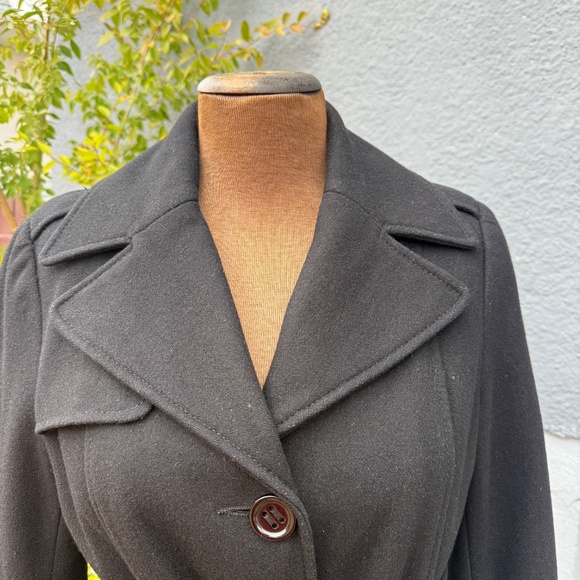 Classic Kenneth Cole Black belted trench coat - Picture 6 of 14